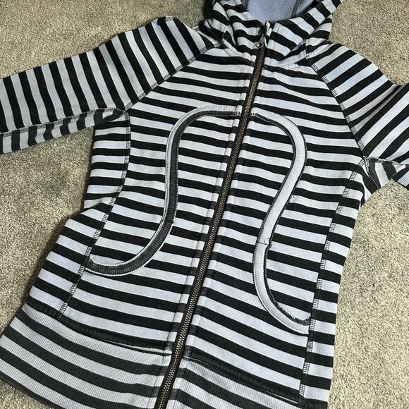 VTG Lululemon Scuba Hoodie Size 2 Light Blue Black Striped Full Zip Thumbholes - Picture 3 of 11